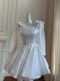 Niedliches weißes Satin-Kurz-Abschlussballkleid, Homecoming-Kleid Y8583