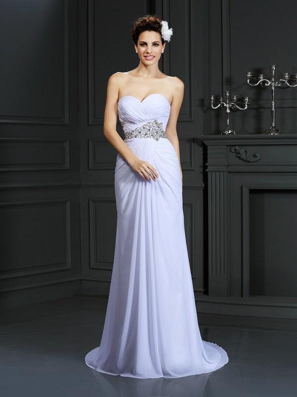 Vestidos de noiva compridos em chiffon com decote em coração e missangas, sem mangas, com bainha/coluna