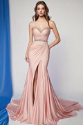 Robe de soirée bustier perles fendue plissée en queue de sirène couleur blush