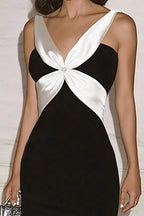 Vestido de baile militar comprido em cetim com decote em V e racha, estilo sereia preta