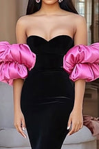 Vestido comprido formal preto e rosa com decote em coração e mangas abalonadas