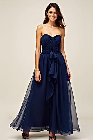 Marineblaues, langes Hochzeitsgastkleid in A-Linie mit Herzausschnitt und Rüschen