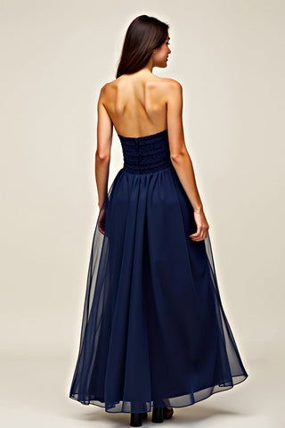 Marineblaues, langes Hochzeitsgastkleid in A-Linie mit Herzausschnitt und Rüschen