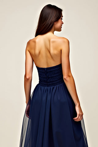 Marineblaues, langes Hochzeitsgastkleid in A-Linie mit Herzausschnitt und Rüschen