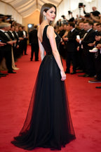 Glitzerndes schwarzes A-Linien-Galakleid mit einer Schulter und Schlitz