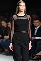 Conjunto de duas peças de blusa e calças flare pretas de malha sexy