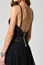 Schwarzes, langes Abendkleid in A-Linie mit Herzausschnitt und Perlenbesatz