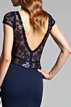 Langes, formelles Meerjungfrauenkleid in Marineblau mit tiefem V-Ausschnitt und Flügelärmeln