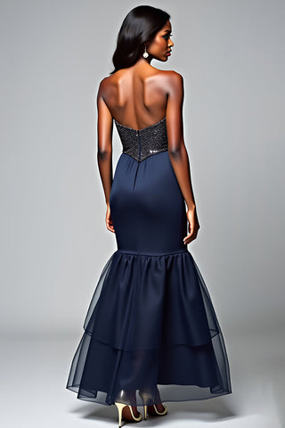 Glitzerndes, marineblaues, langes Abendkleid mit Spaghettiträgern