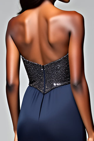 Glitzerndes, marineblaues, langes Abendkleid mit Spaghettiträgern