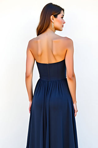 Marineblaues A-Linien-Kleid mit Rüschen und Herzausschnitt für Hochzeitsgäste