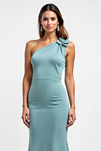 Vestido comprido azul com bainha floral para convidada de casamento