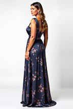 Vestido de noiva comprido com um ombro só e racha, azul marinho, com flores