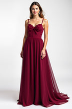 Vestido comprido em chiffon com alças finas cor vinho para convidada de casamento