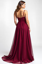 Vestido comprido em chiffon com alças finas cor vinho para convidada de casamento