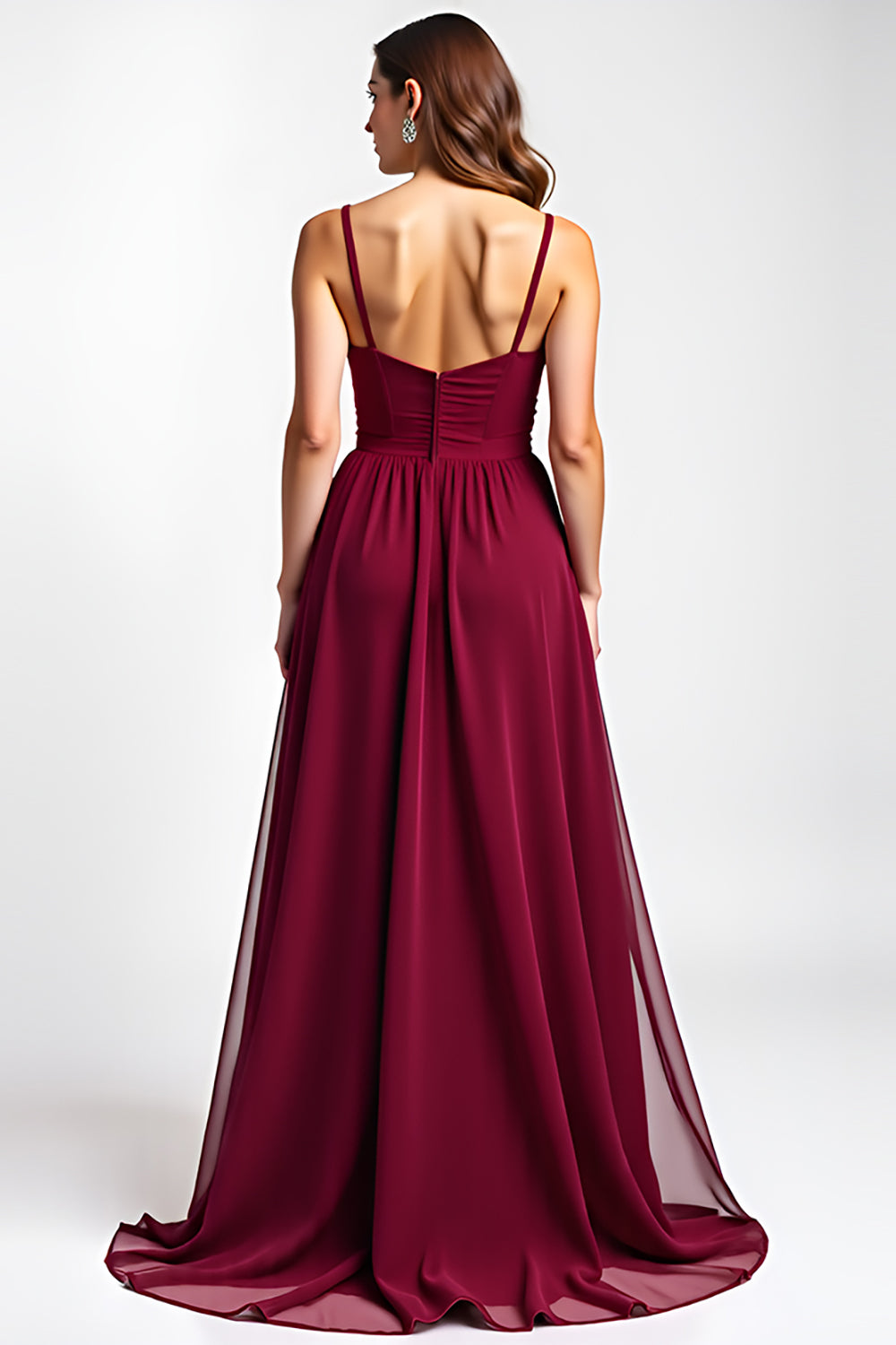 Vestido comprido em chiffon com alças finas cor vinho para convidada de casamento