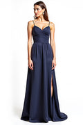 Langes Hochzeitsgastkleid in Marineblau mit Spaghettiträgern und Schlitz in A-Linie