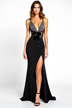 Meerjungfrau-Kleid mit V-Ausschnitt, schwarzer Schleife, langem Perlenbesatz und Schlitz