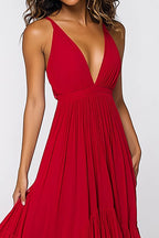 Vestido formal comprido em chiffon com decote em V profundo e plissado em vermelho