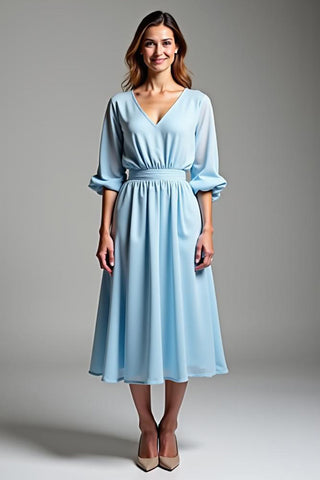Himmelblaues, knielanges Abendkleid mit V-Ausschnitt und halblangen Ärmeln