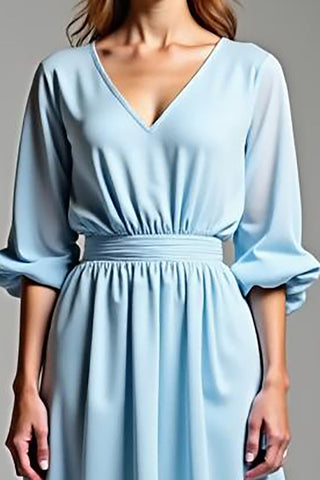 Himmelblaues, knielanges Abendkleid mit V-Ausschnitt und halblangen Ärmeln