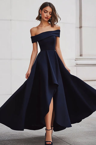 A-Linie, schulterfreies, langes, schwarzes Abendkleid mit Schlitz