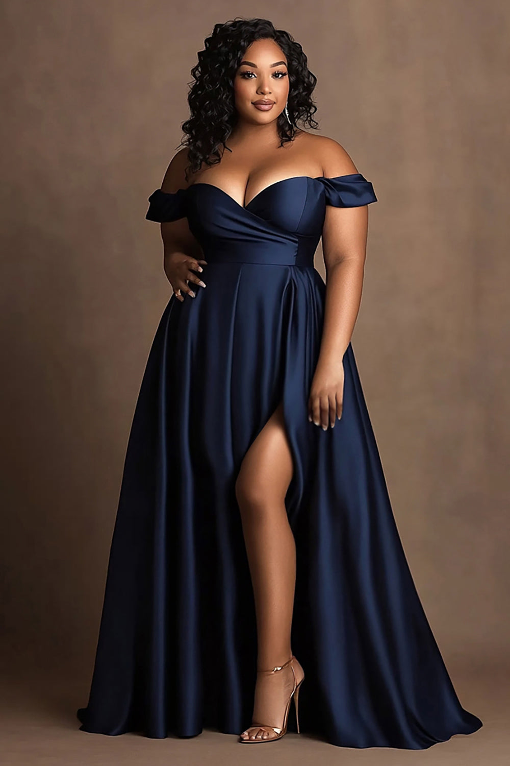 Vestido de cerimónia comprido de cetim plus size, azul marinho, ombro descoberto, com racha