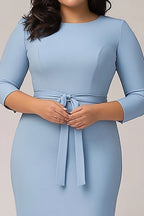 Vestido formal plus size de crepe azul-celeste até ao joelho