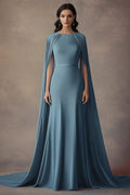 Gerafftes, graublaues, langes Abendkleid mit Rundhalsausschnitt und Schal