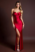 Rotes, langes, rückenfreies Abendkleid aus Satin mit Schlitz