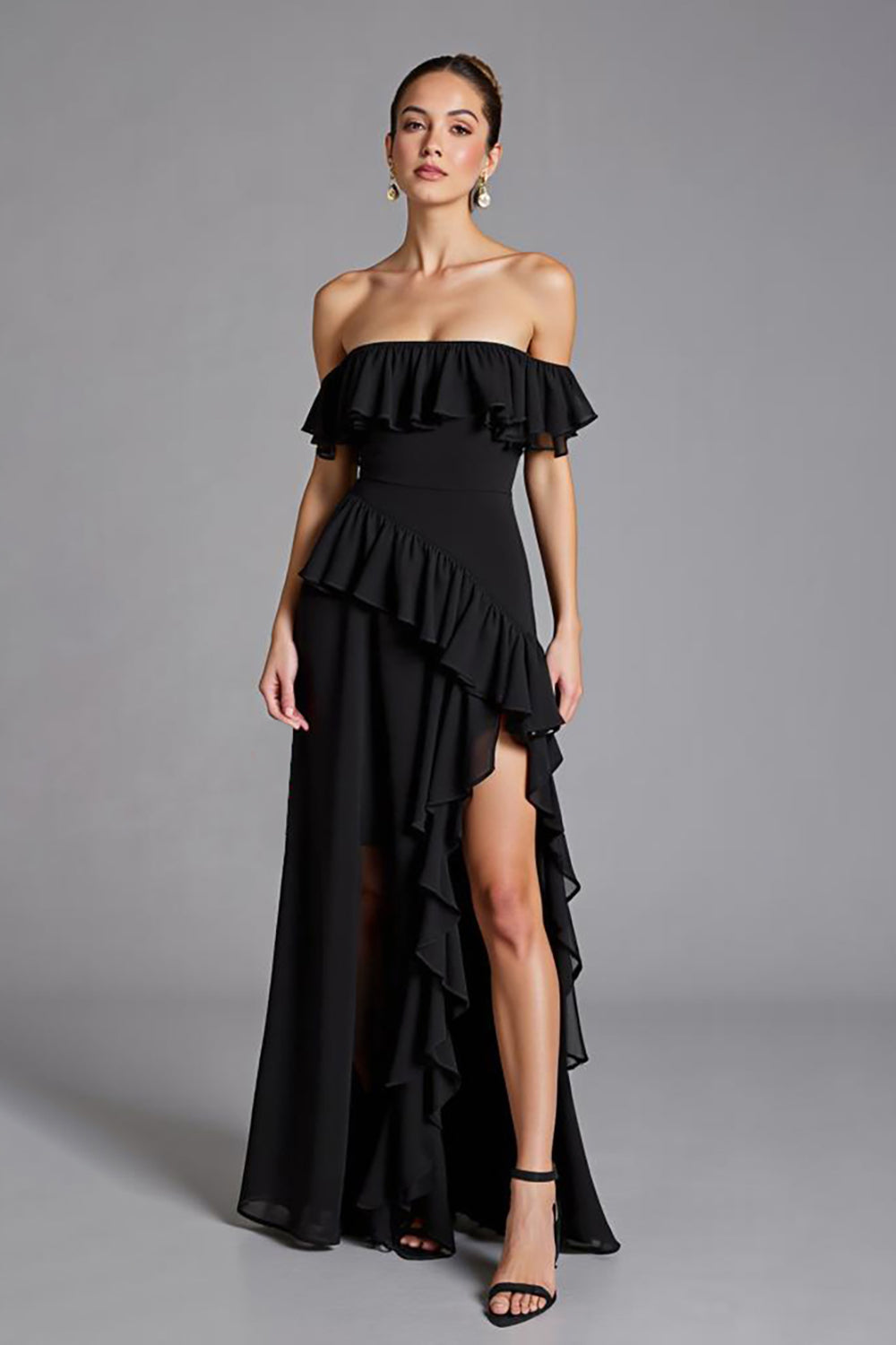 Vestido formal comprido em chiffon preto com decote quadrado e racha