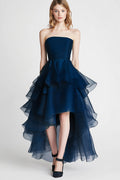 Marineblaues, gestuftes, trägerloses A-Linien-Kleid aus Tüll mit hohem Schlitz