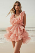 Vestido formal curto rosa laranja com decote quadrado e folhos