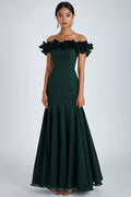 Dunkelgrünes, plissiertes, langes Abendkleid mit Rüschen
