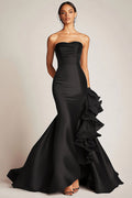 Vestido comprido de cetim sereia sem alças preto com folhos