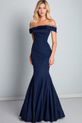 Vestido longo formal sereia azul marinho com ombros à mostra