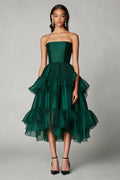 Vestido largo formal de cuello cuadrado verde oscuro con capas en línea A