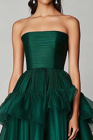 A-Linie, dunkelgrün, eckiger Ausschnitt, langes, gestuftes Abendkleid