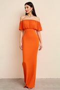 Vestido formal laranja com decote ombro a ombro e folhos