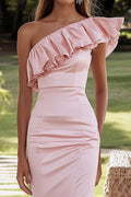 Robe de soirée longue en satin une épaule gainée rose