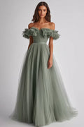 Robe de soirée longue épaule dénudée en ligne A couleur sauge poussiéreuse avec volants