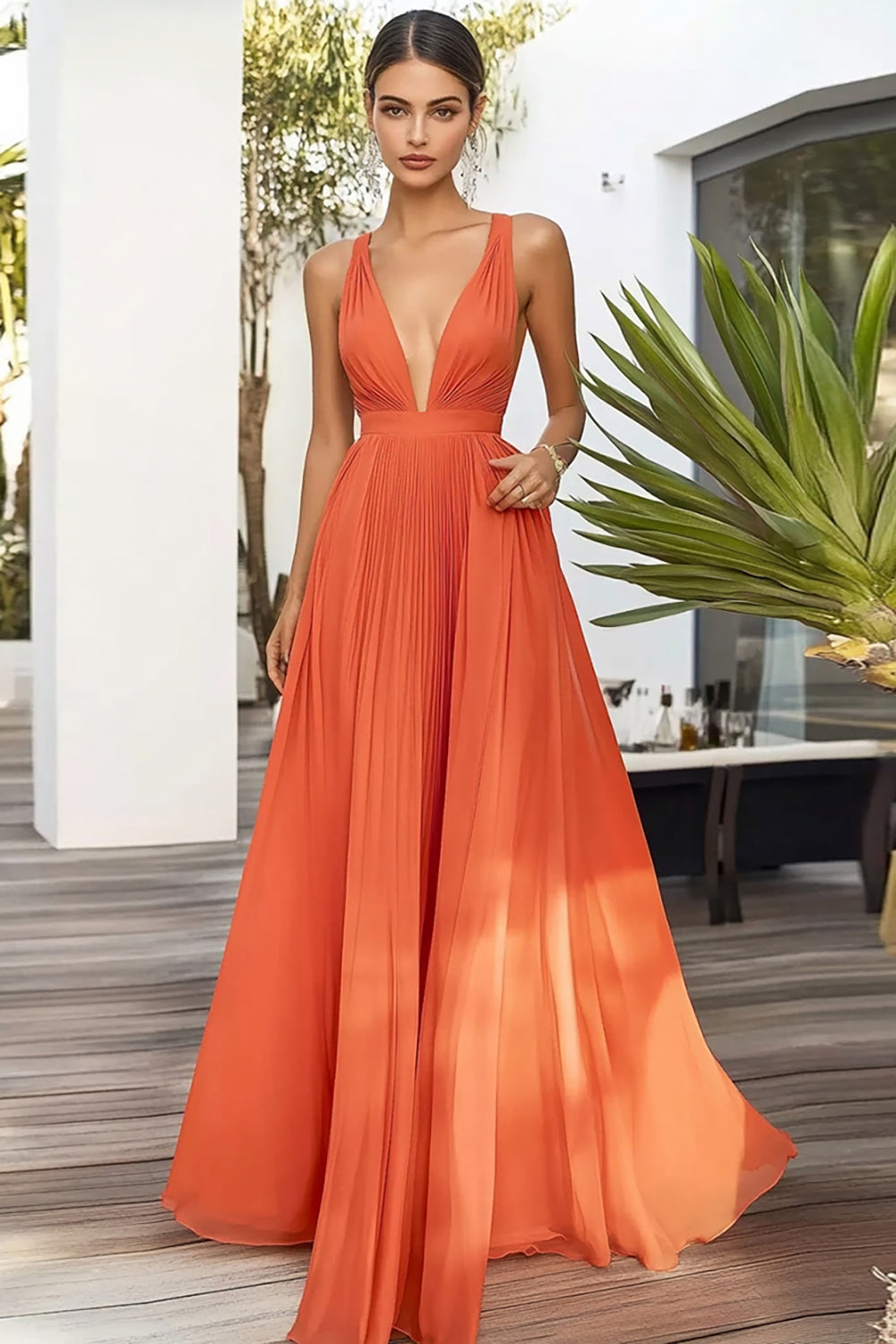 Vestido comprido em chiffon com decote em V e corte A laranja para convidada de casamento