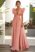 Vestido comprido de chiffon rosa para convidada de casamento com folhos e corte A