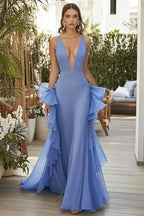 Blaues langes Chiffon-Kleid für Hochzeitsgäste mit tiefem V-Ausschnitt und Rüschen