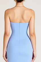 Himmelblaues, langes Etuikleid für Hochzeitsgäste mit quadratischem Ausschnitt und Schlitz