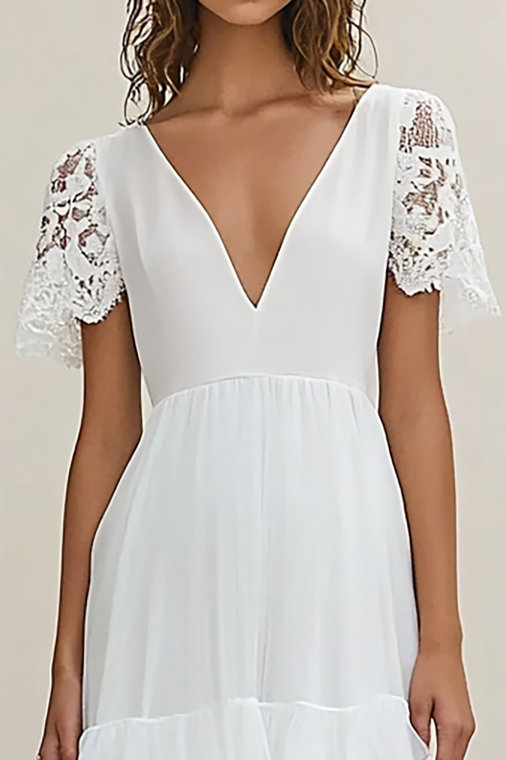 Vestido comprido de chiffon branco para ensaio e jantar com mangas em renda