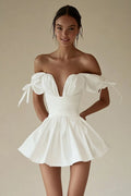 Robe blanche courte plissée évasée froncée asymétrique