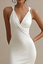 Vestido de ensaio comprido em cetim branco, sereia, franzido, com racha