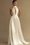 Robe de dîner de répétition blanche satinée longue avec encolure en trou de serrure et coupe A