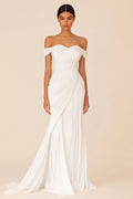 Vestido comprido de chiffon branco com decote ombro a ombro para ensaio